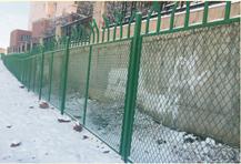 乌市楼兰新城小区钢板网浸塑护栏2016年12月