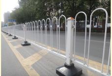 乌市青年路京式道路隔离护栏2014年4月