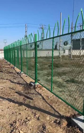 乌苏市工业园区隔离护栏2023年9月